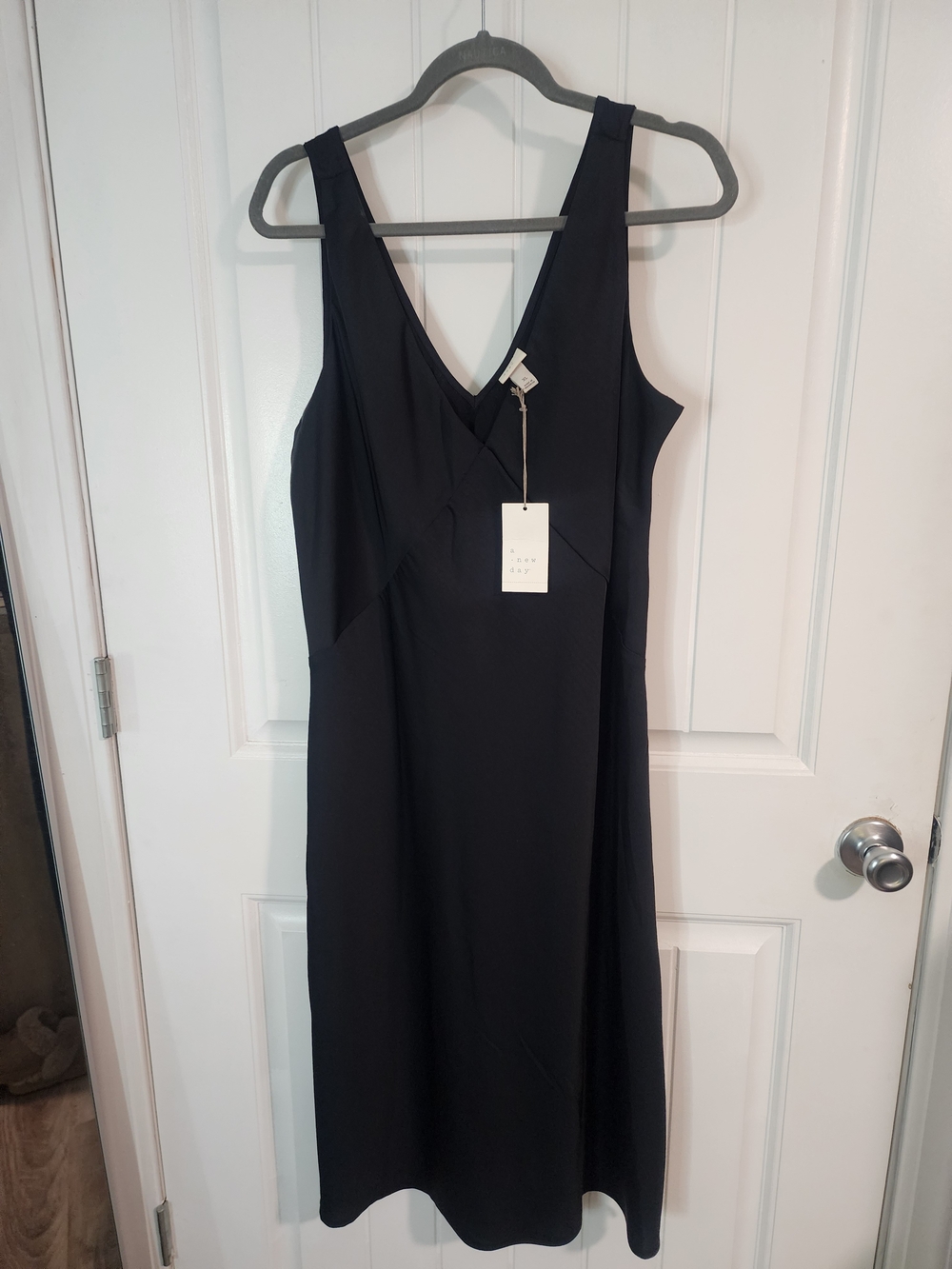 a new day Black V‑Neck Sleeveless Midi Dress